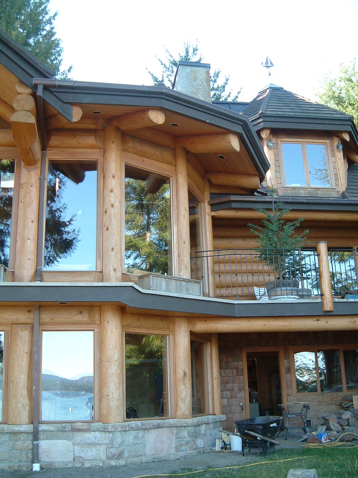 Full Scribe Log Home Custom Built, BC Log Home Builder.