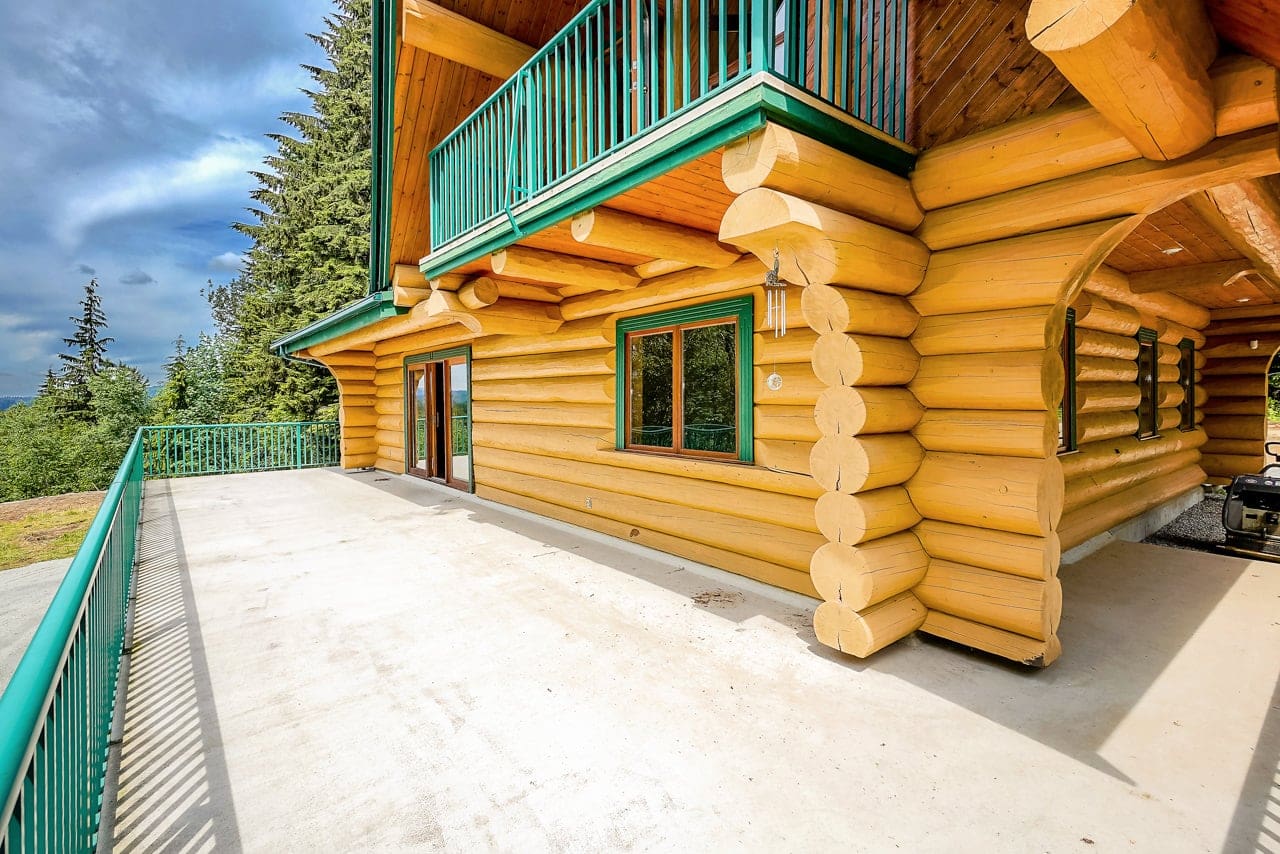 Exterior of BC Home Builders Custom Full Scribe Log Home.