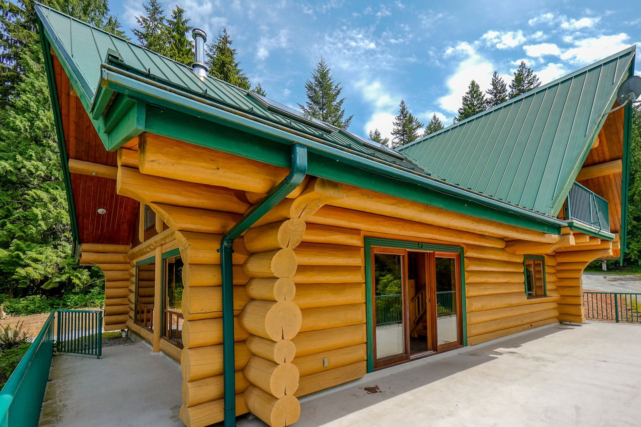 Exterior of BC Home Builders Custom Full Scribe Log Home.