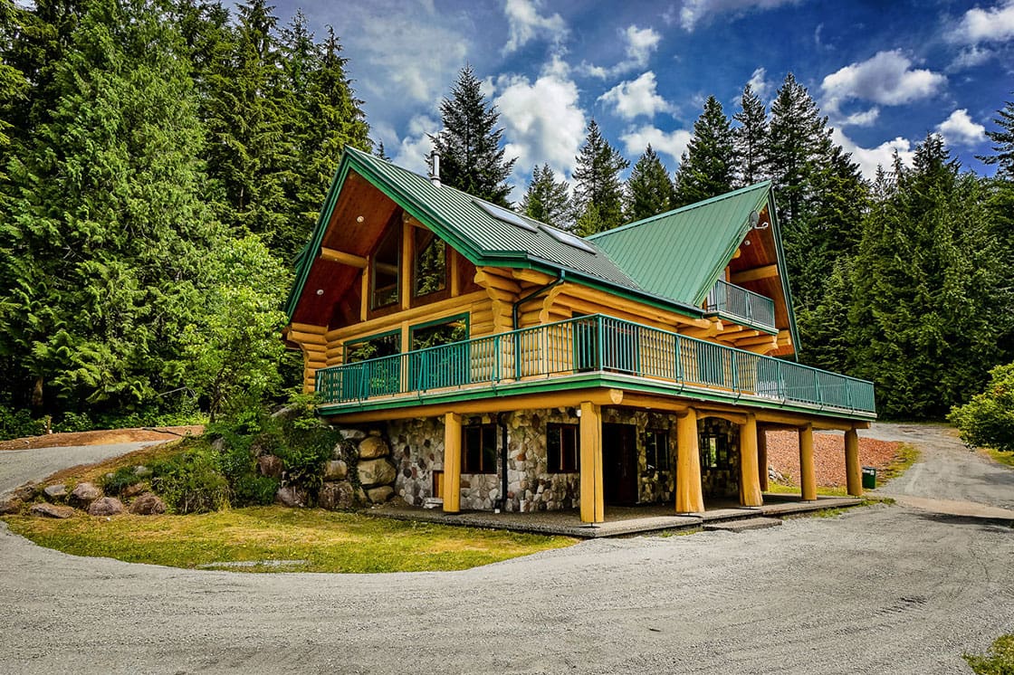 Full Scribe Log Home Custom Built, BC Log Home Builder.