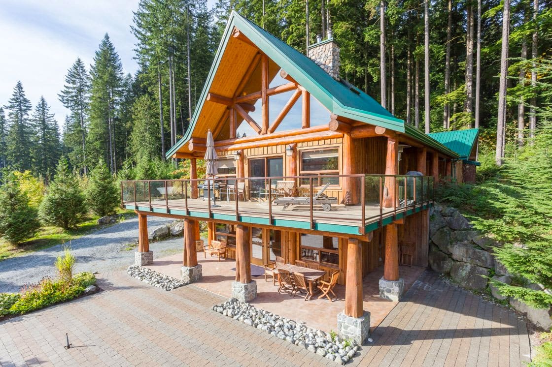 Post and Beam Log Home Custom Built, BC Log Home Builder.