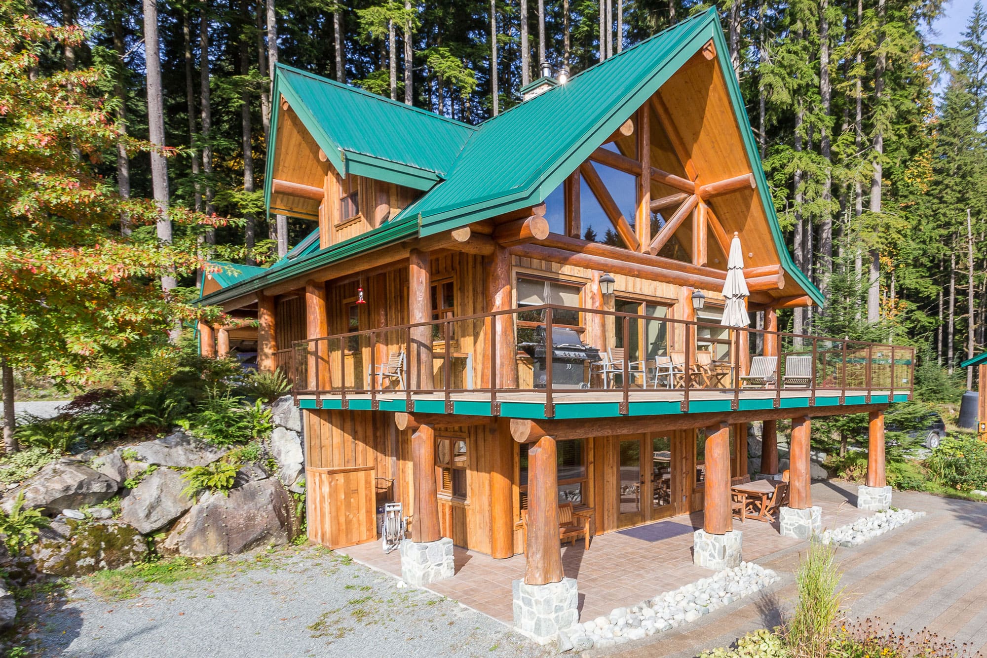Exterior of Post and Beam Log Home.