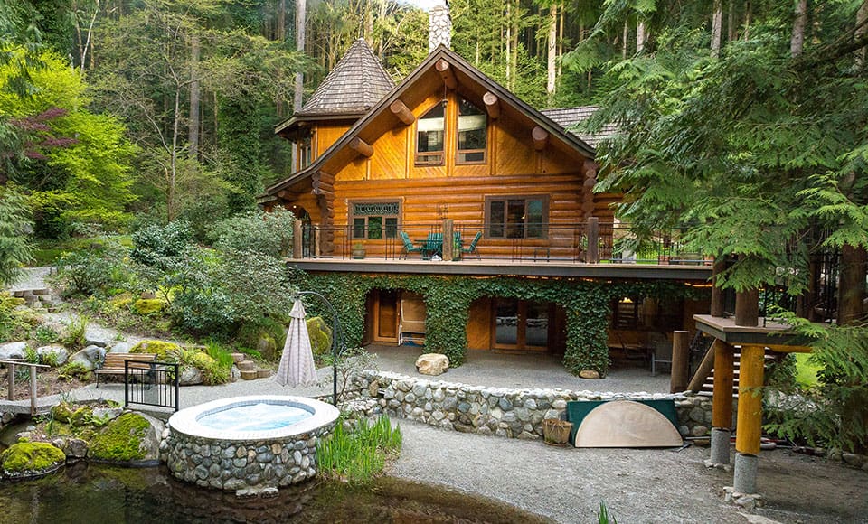 Exterior View of Custom Built Full Scribe Log Home.