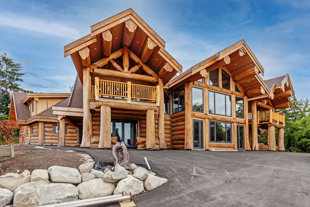 BC Log Home Builders Exterior view of log post and beam.
