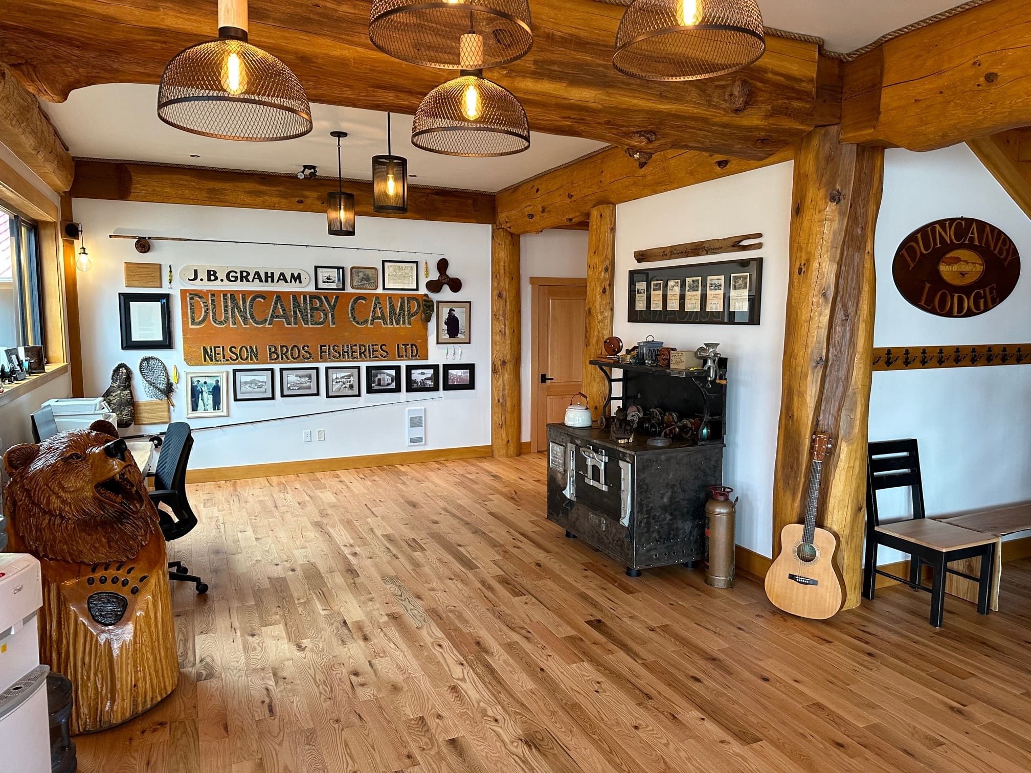 Log Home Builder Post and Beam Log Home.