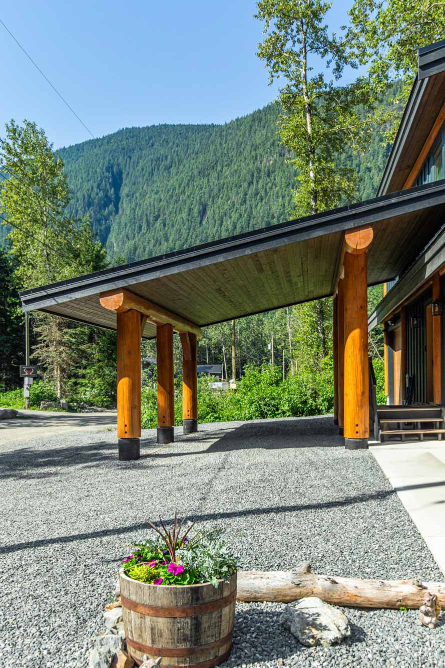 Sasquatch log Cabin(11)