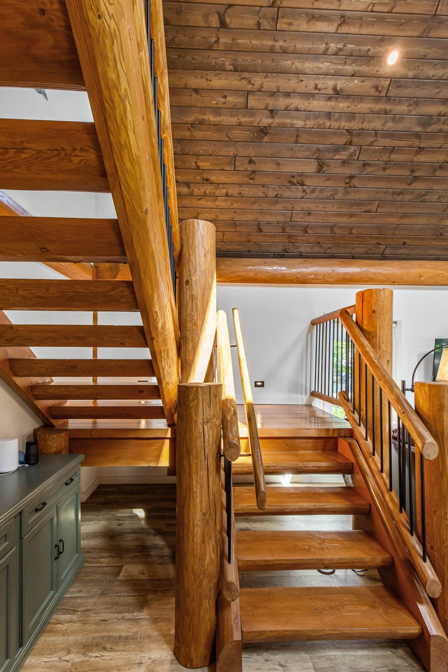 Sasquatch log Cabin(12)