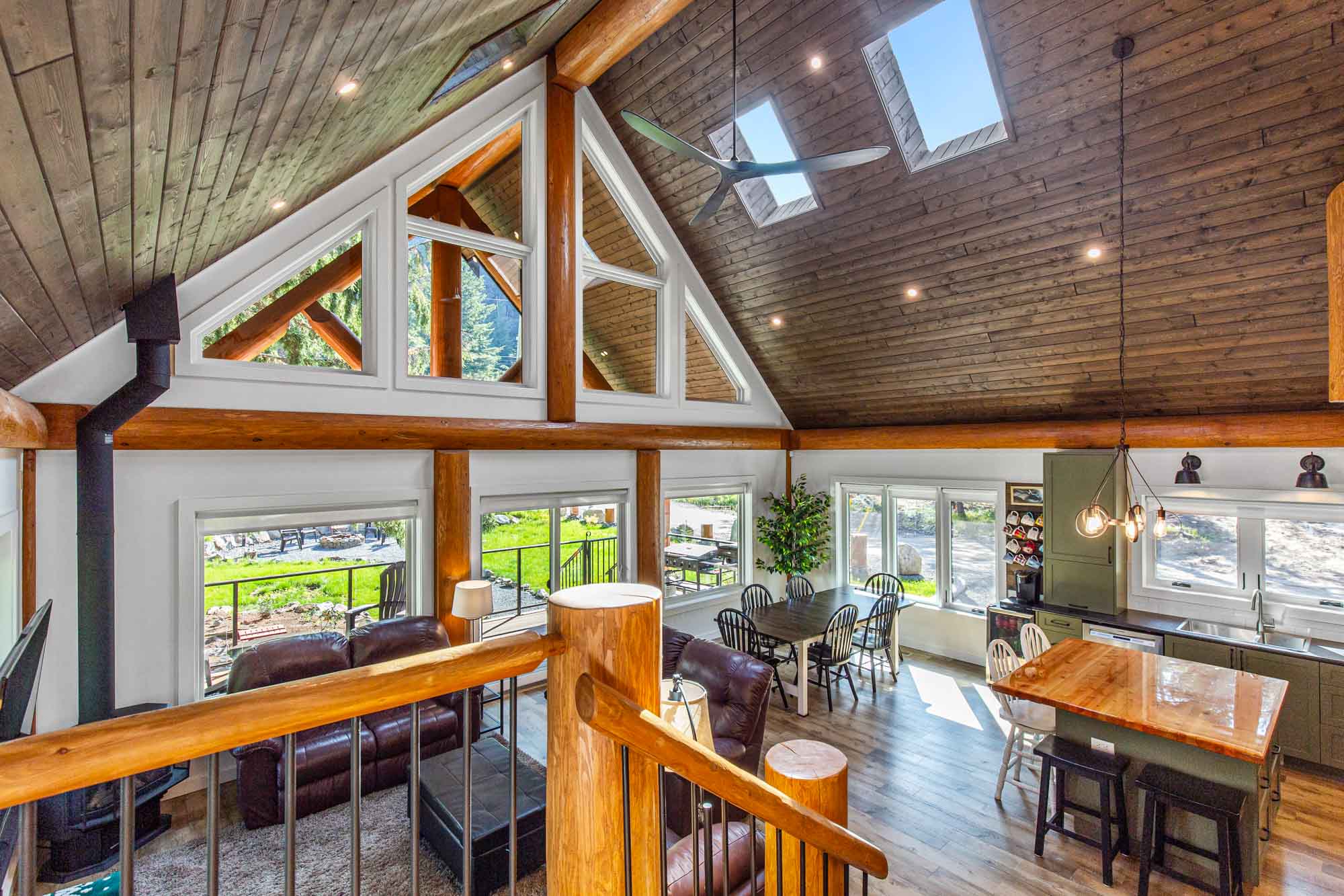 Sasquatch log Cabin(13)