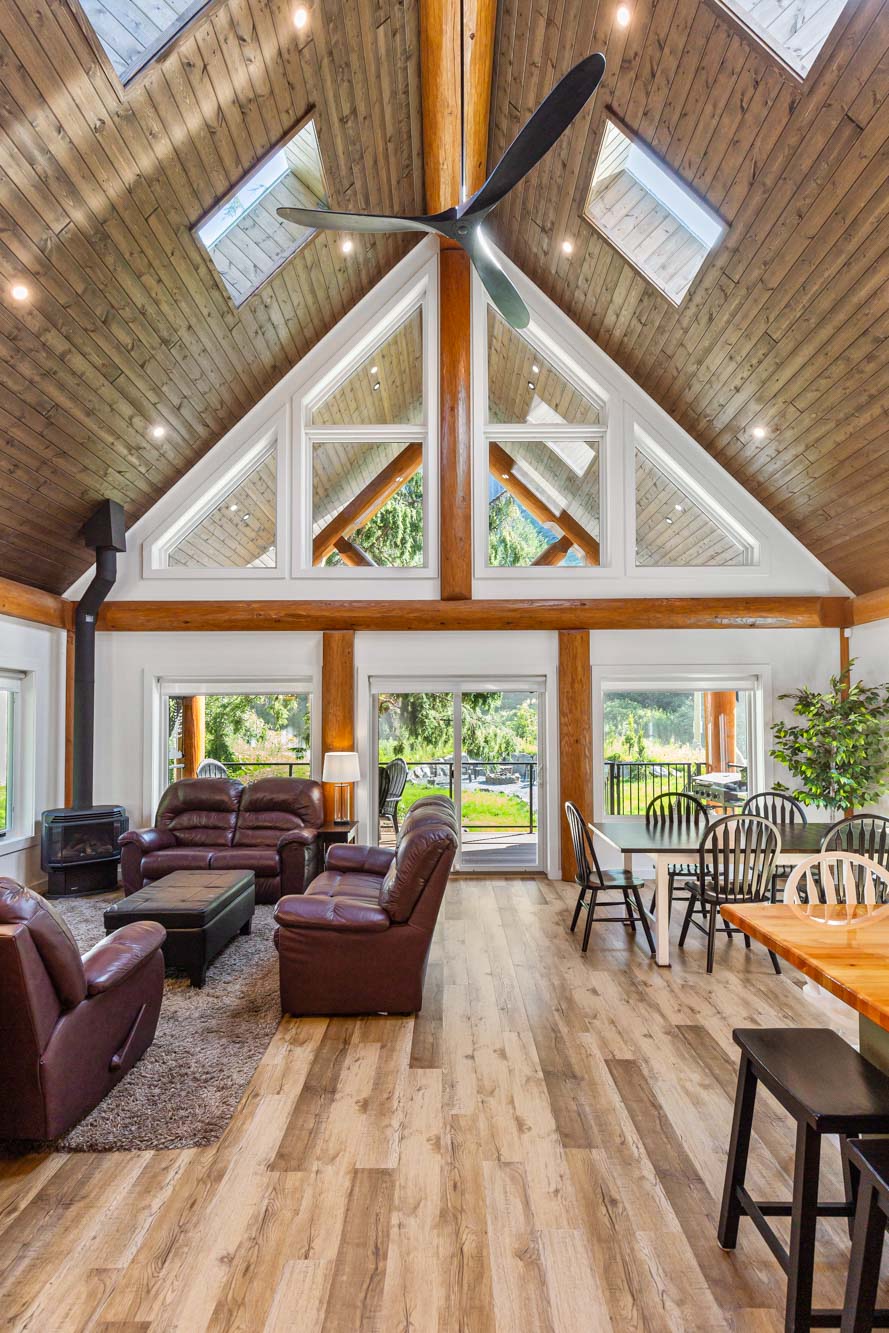 Sasquatch log Cabin(25)