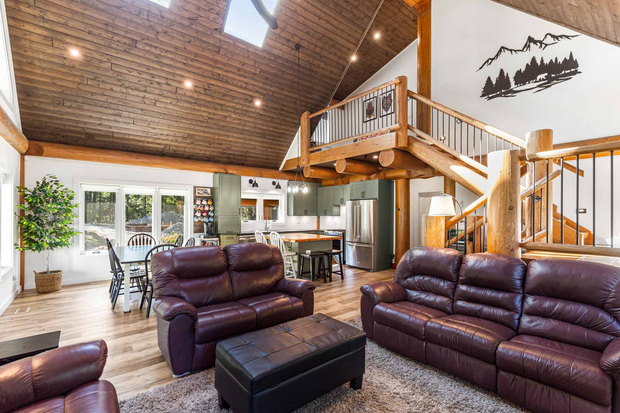 Sasquatch log Cabin(27)