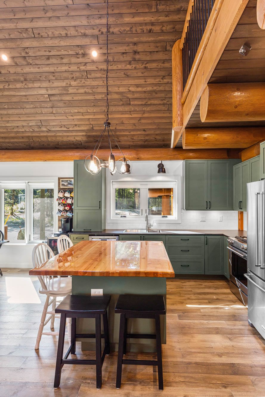 Sasquatch log Cabin(3)