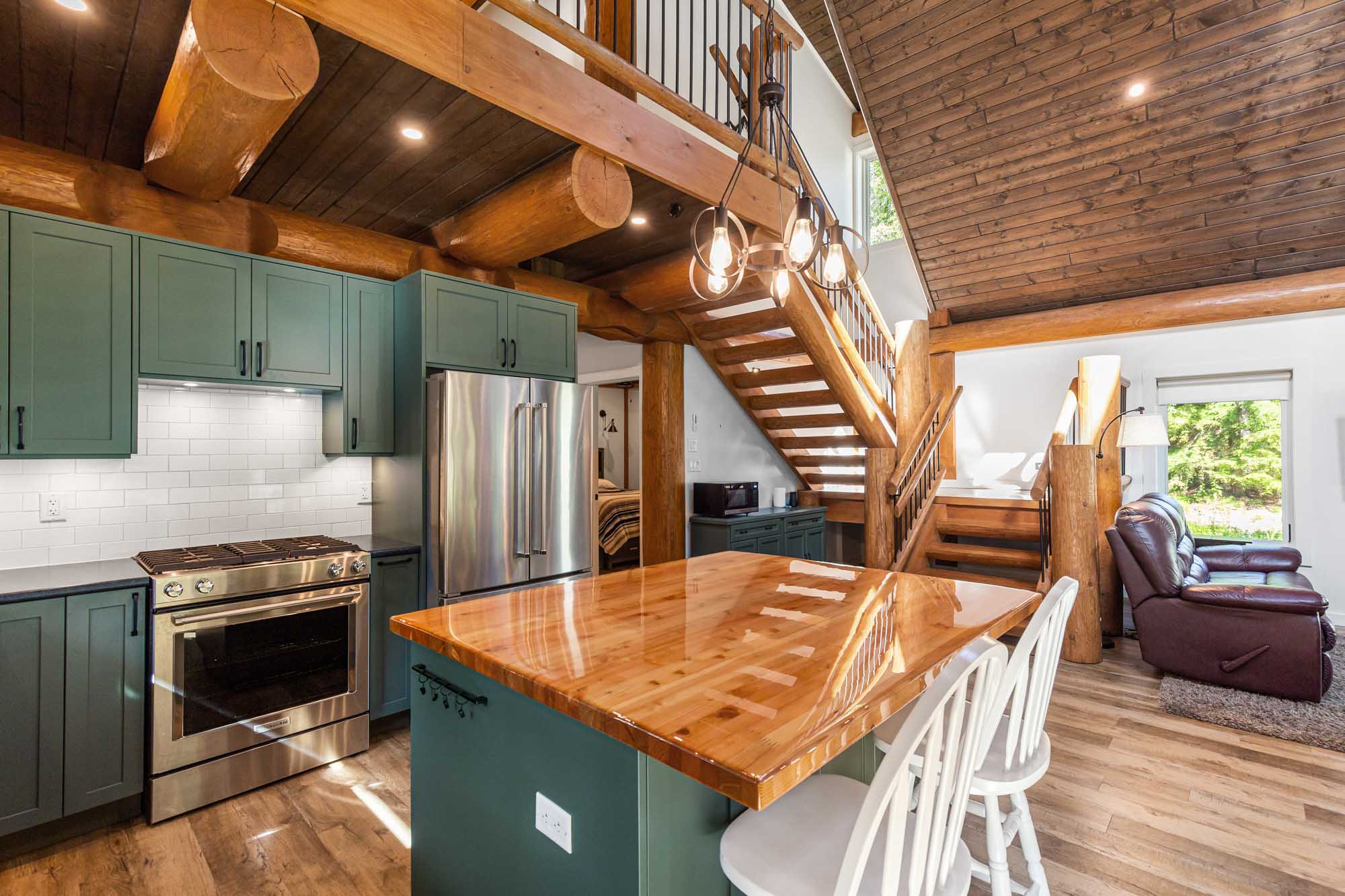 Sasquatch log Cabin(33)