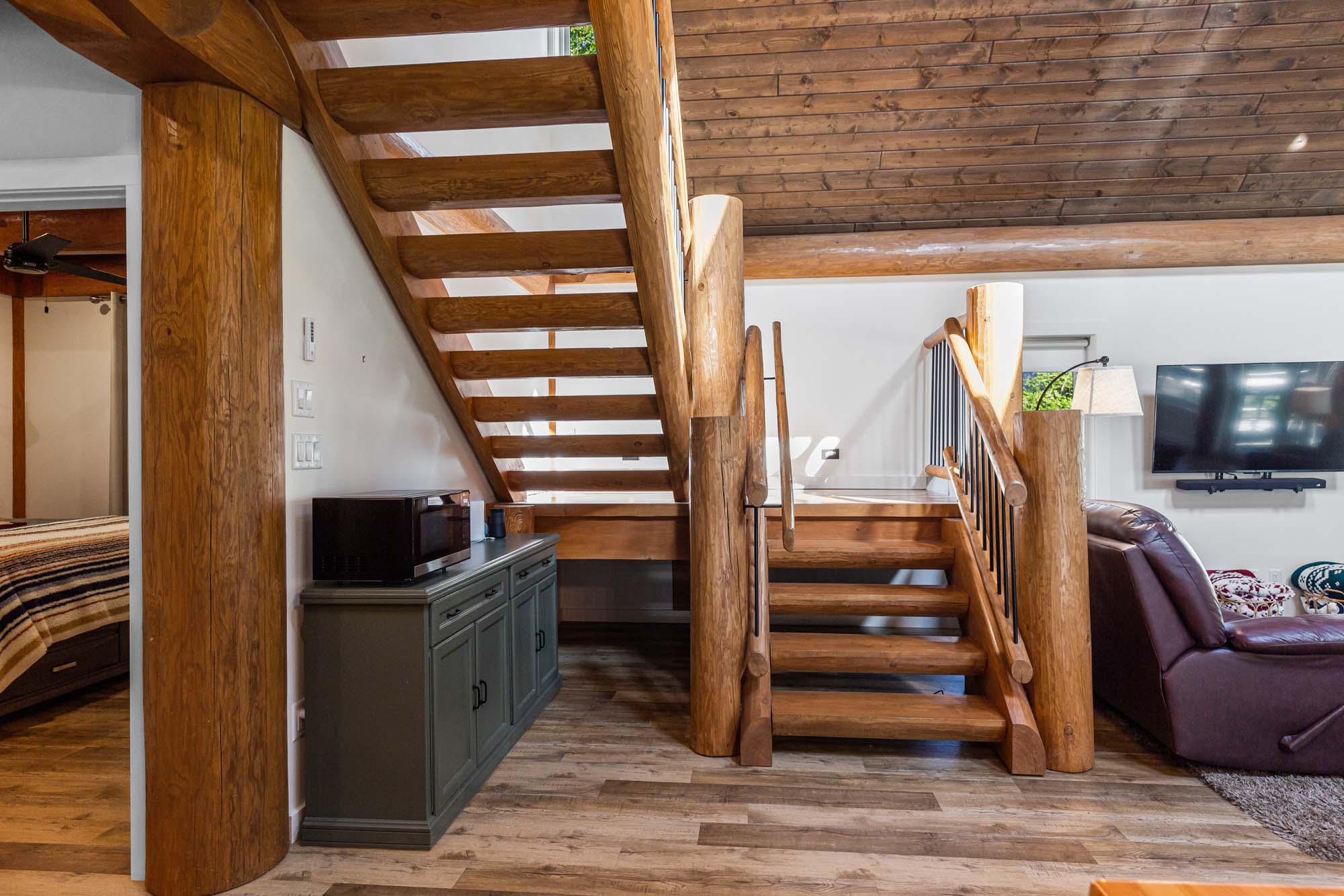 Sasquatch log Cabin(42)