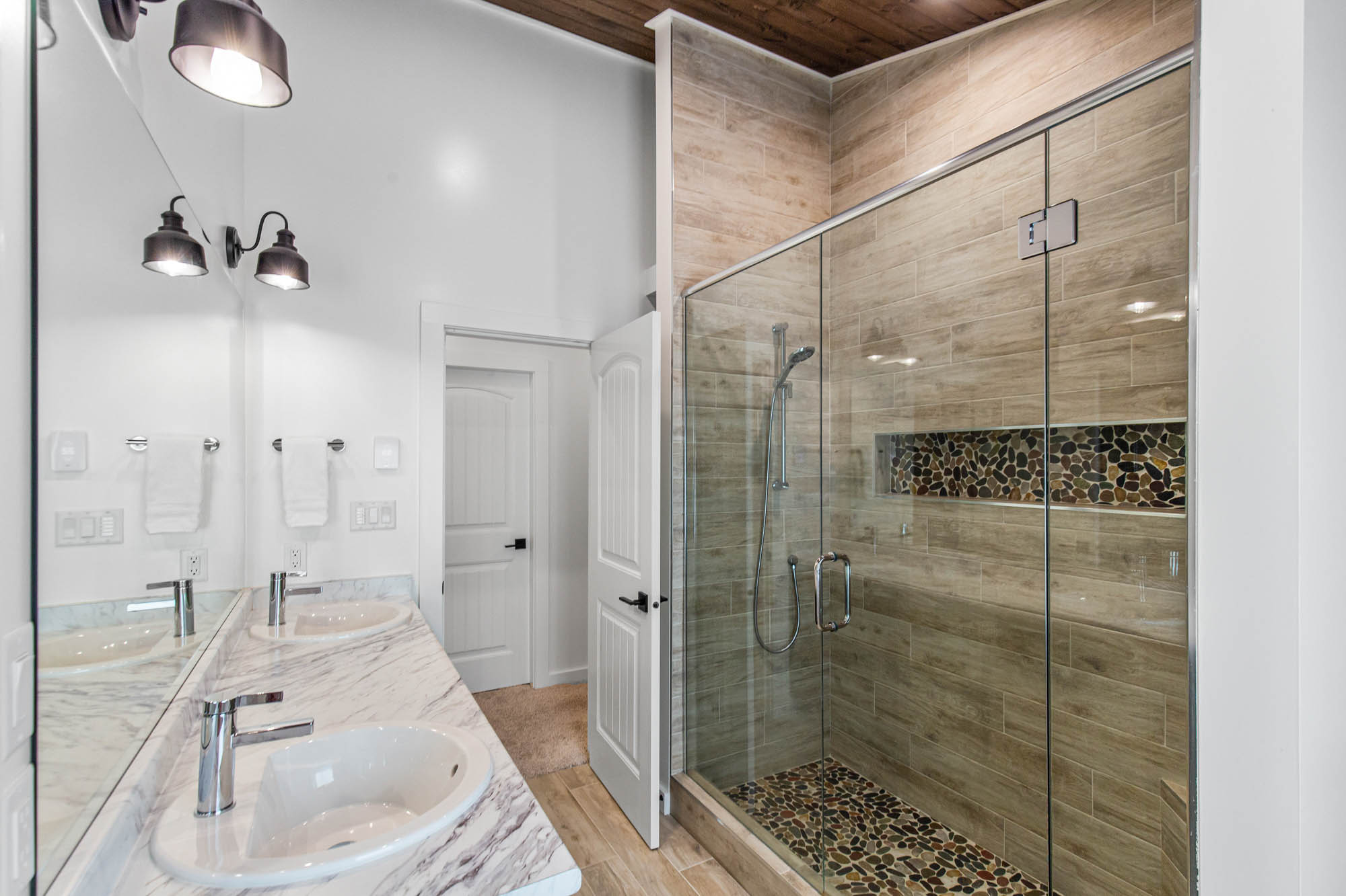 Sasquatch log Cabin(48)