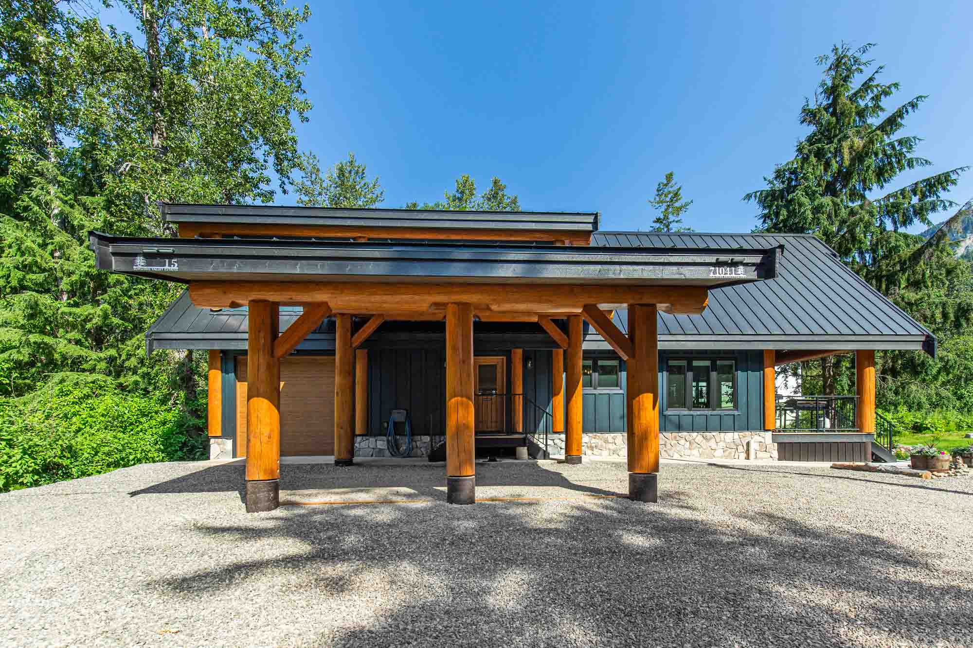 Sasquatch log Cabin(62)