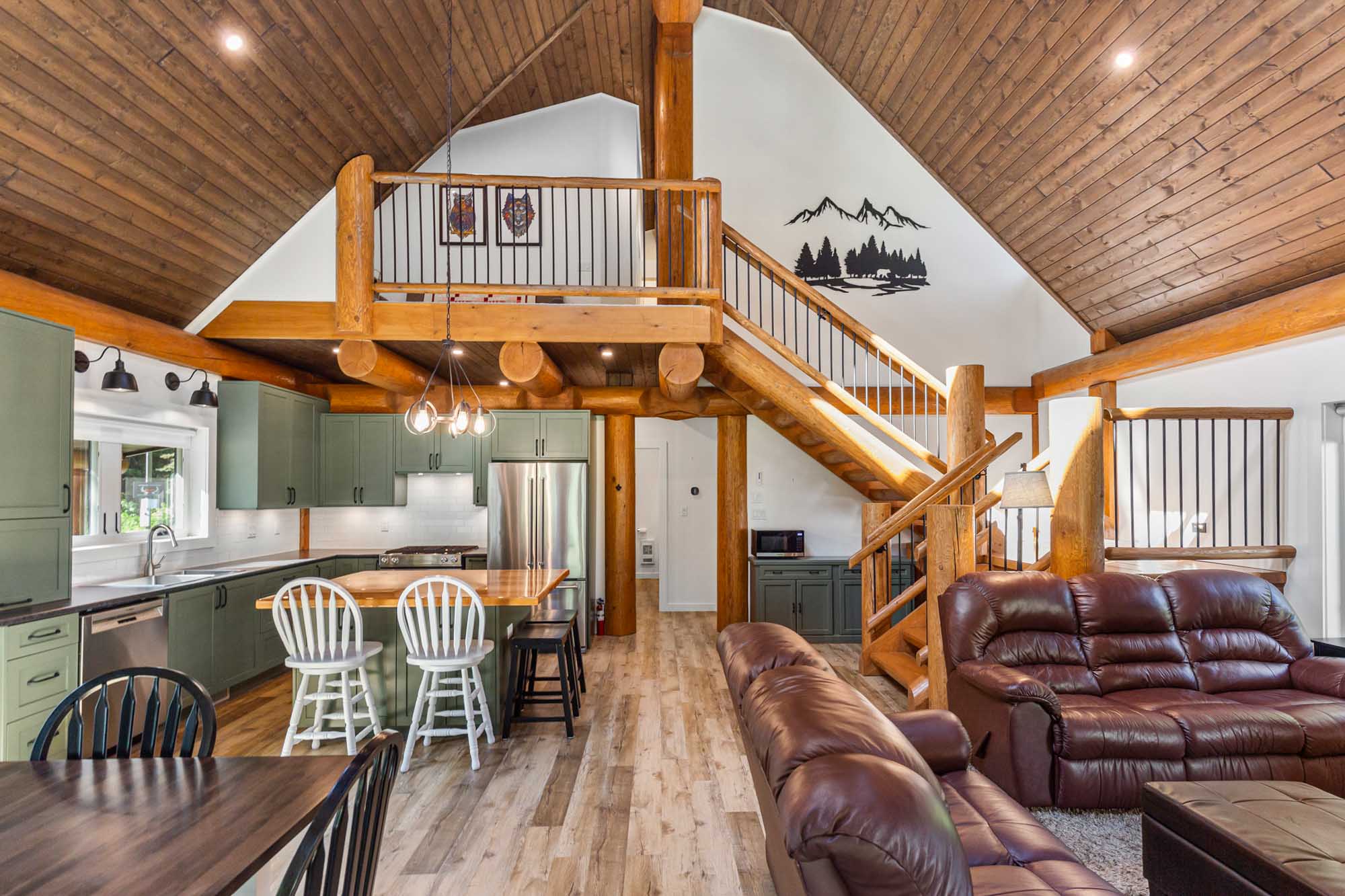 Sasquatch log Cabin(73)