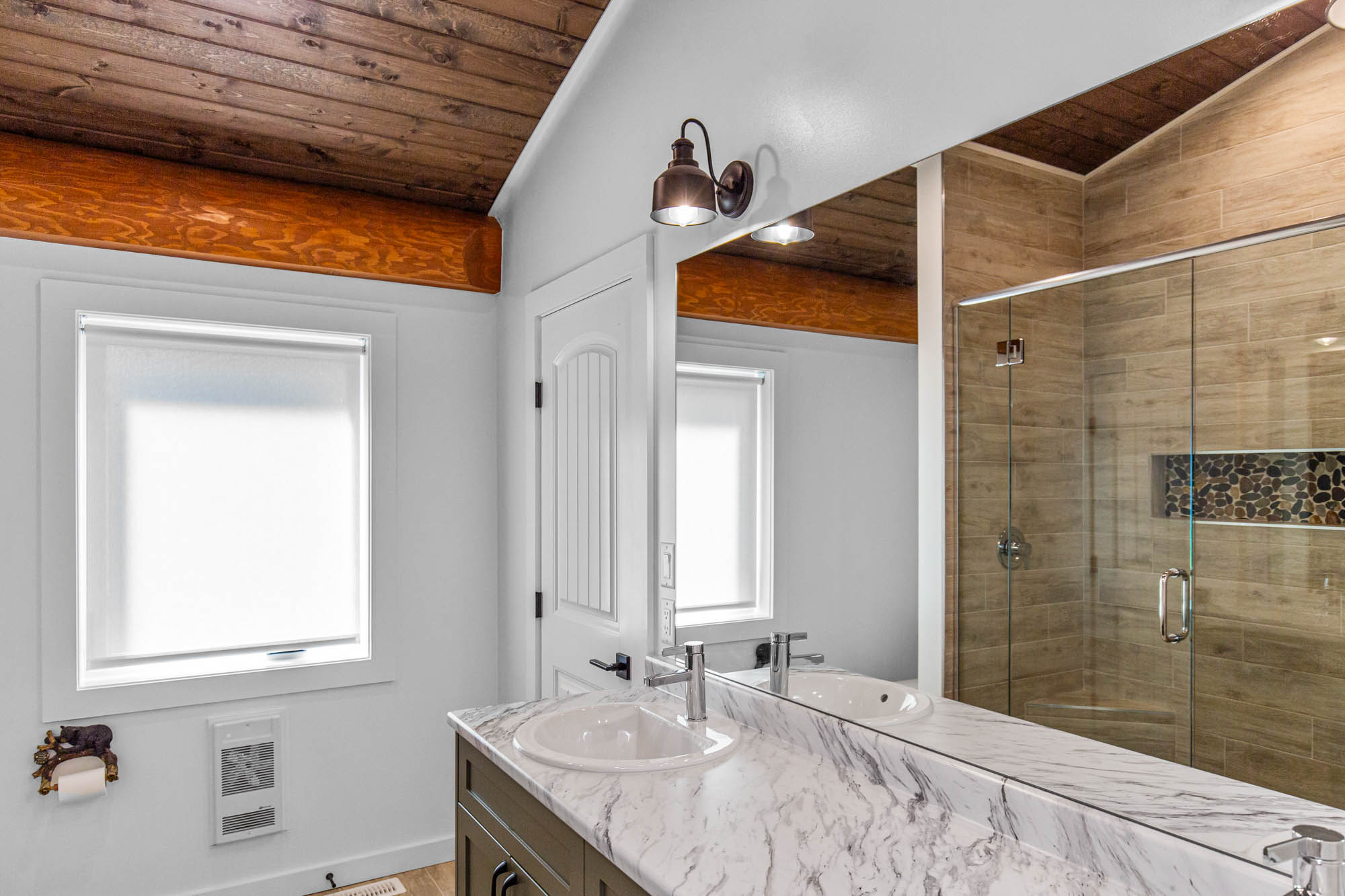 Sasquatch log Cabin(75)