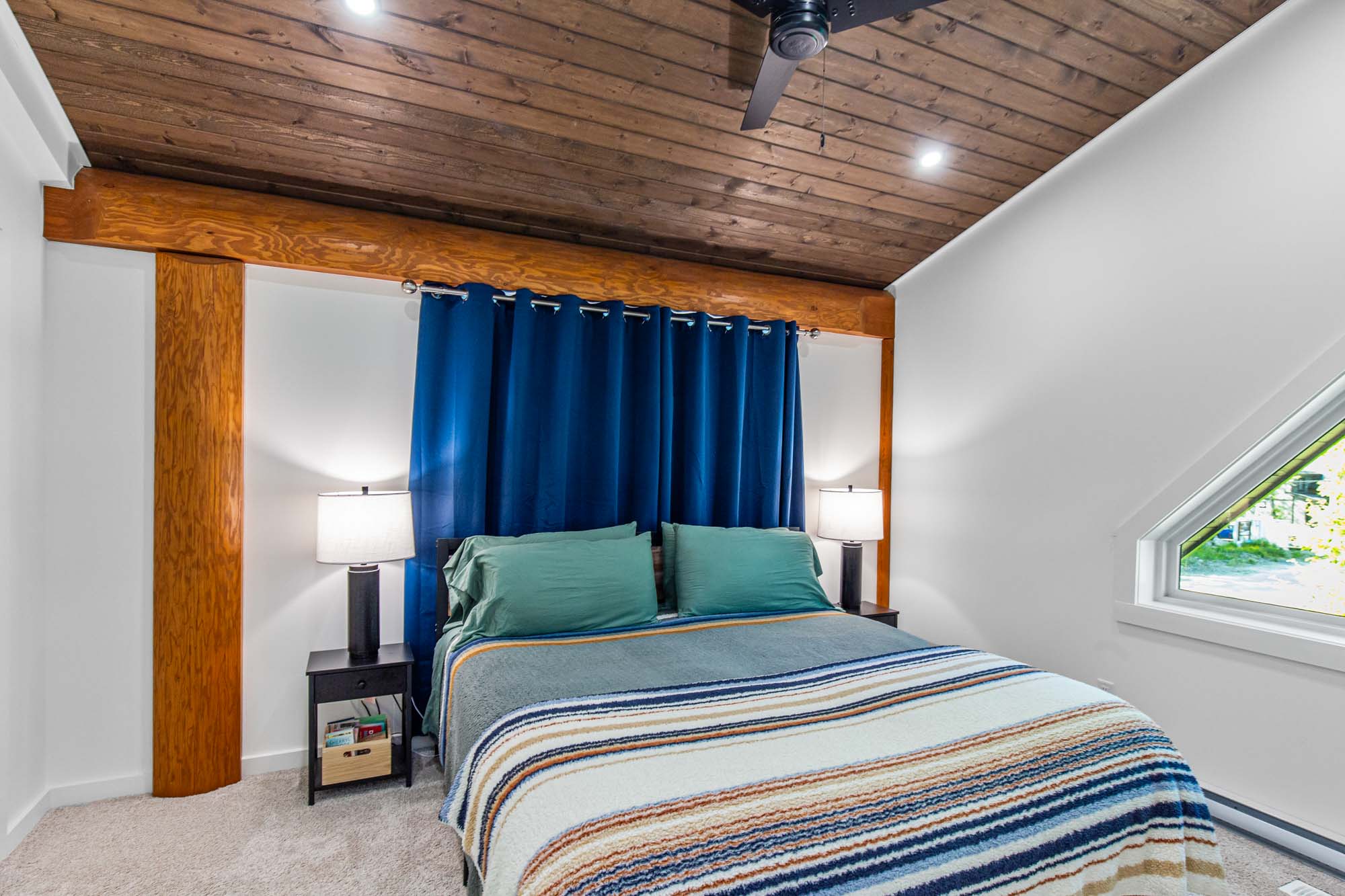 Sasquatch log Cabin(9)